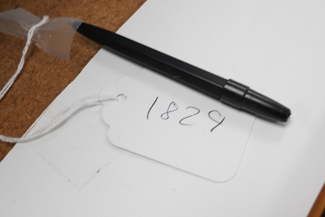 An Edwardian silver mounted glass whisky noggin and matching silver 'Whisky' label by Goldsmiths & Silversmiths Co Ltd, London, 1907, height 10.8cm.